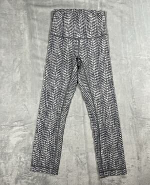Lululemon Wunder Under Sz 2 Crop Hi-Rise 21" Black White Chevron Print EUC